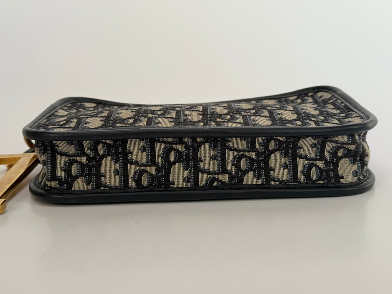 Christian Dior Diorquake Oblique Clutch