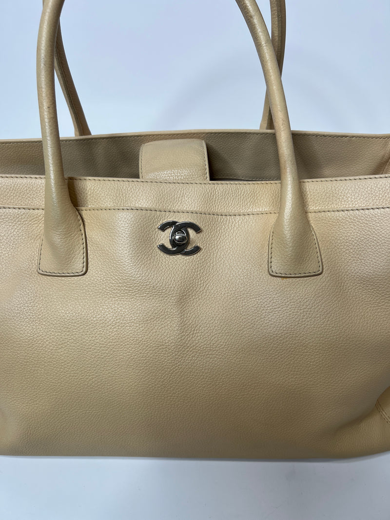 chanel cream leather tote bag