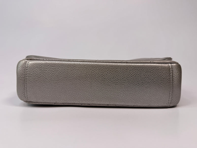 Chanel CC Filigree Wallet On Chain