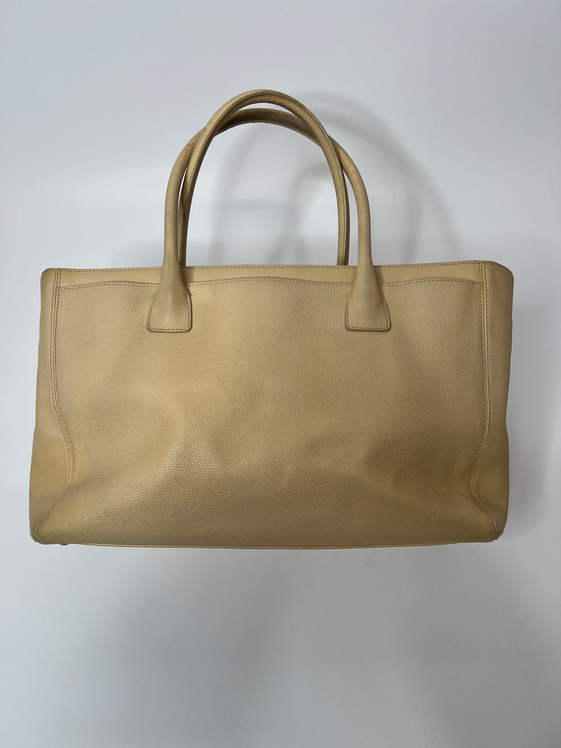 chanel cream leather tote bag